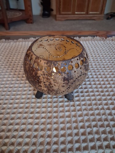 Carved coconut shell round tea - carved,
